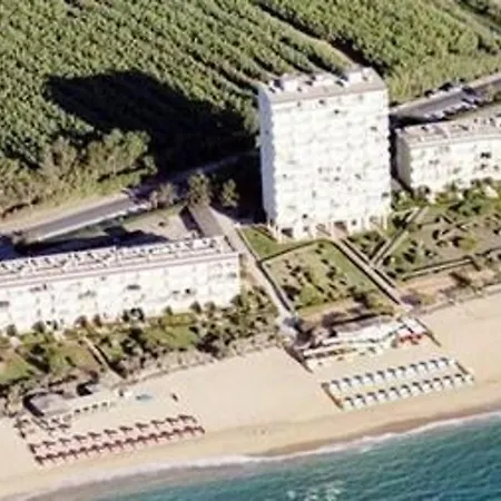 Au Lavandou Avec Terrasse Et Vue - Fr-1-251-237 *